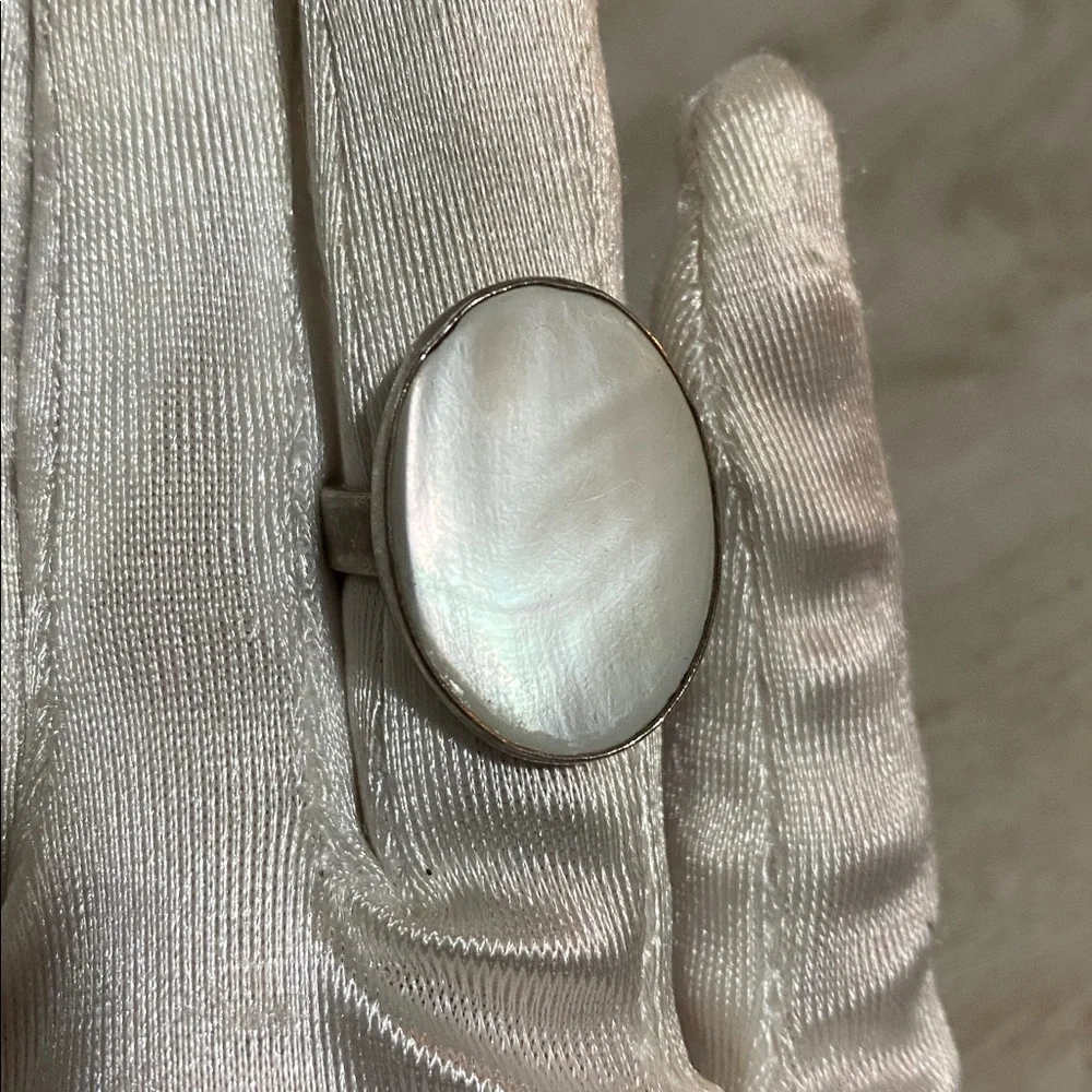 Mother of Pearl Gemstone 925 Sterling Silver Ring Size 6.5
